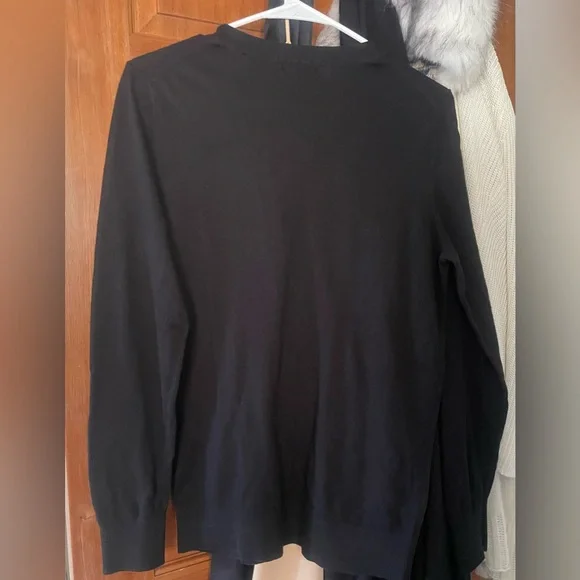 Quince Lightweight Cotton Cashmere Black V-Neck Women's Sweater - Picture 7 of 8